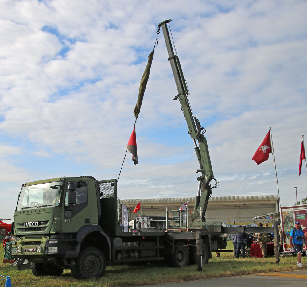 Iveco-15-ton-with-crane.jpg