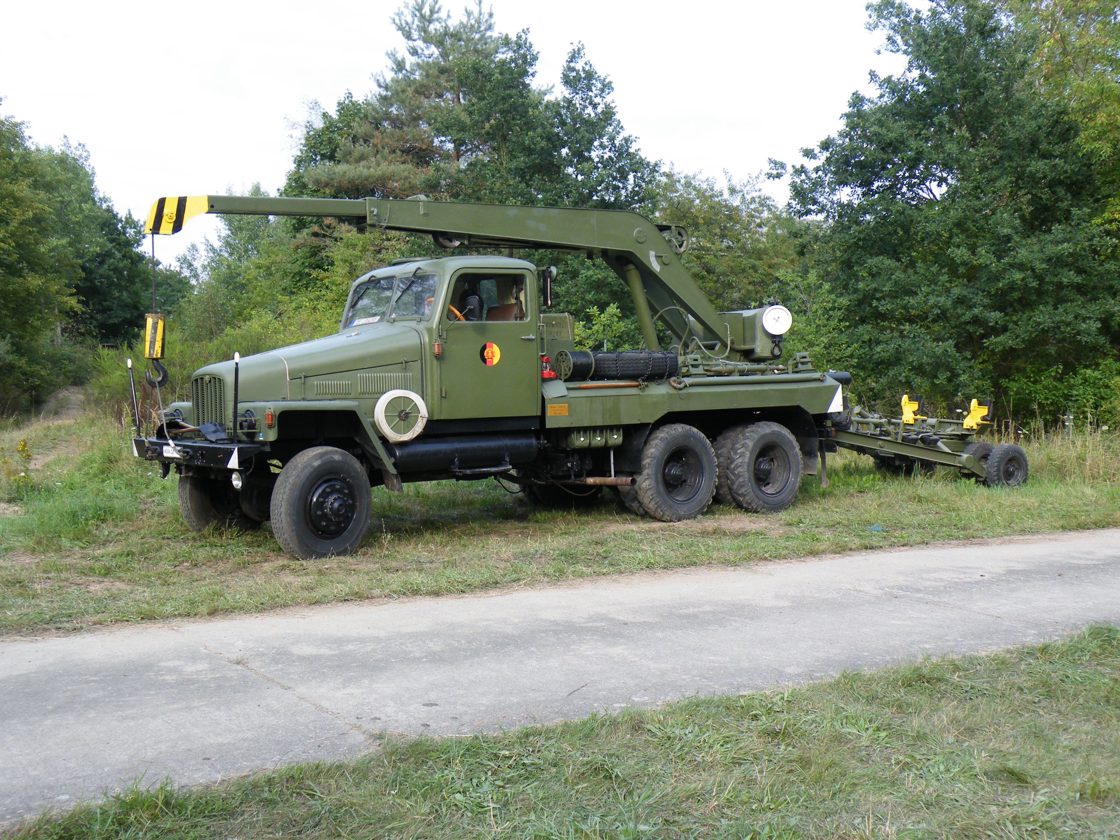 IFA G-5 Kranwagen mit (nicht vollständiger) Berge und Abschlepp Achse